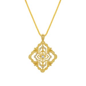 Rotating Clover Pendant Necklace
